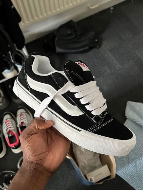 Ténis Vans preto e branco