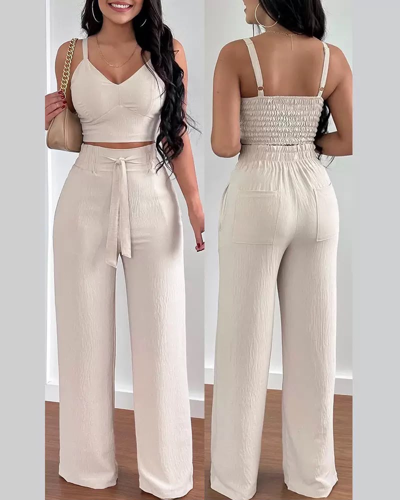 Conjunto de roupa feminina - bege